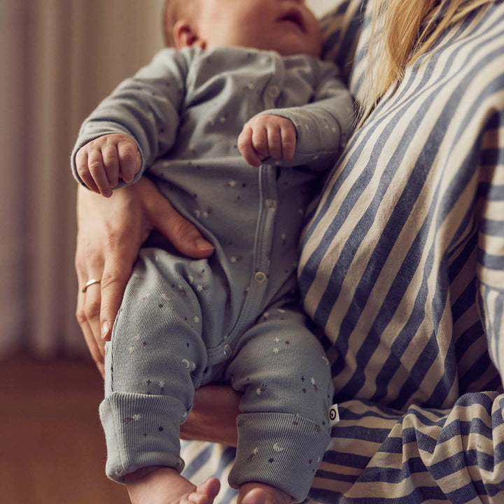 Strampler mit Füßen