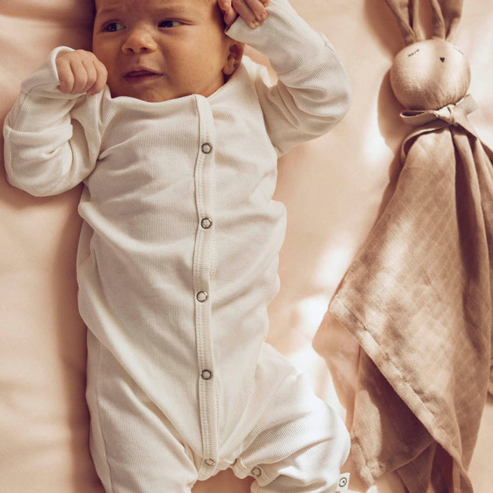 Strampler mit Füßen