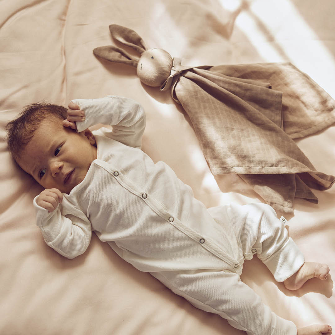 Strampler mit Füßen