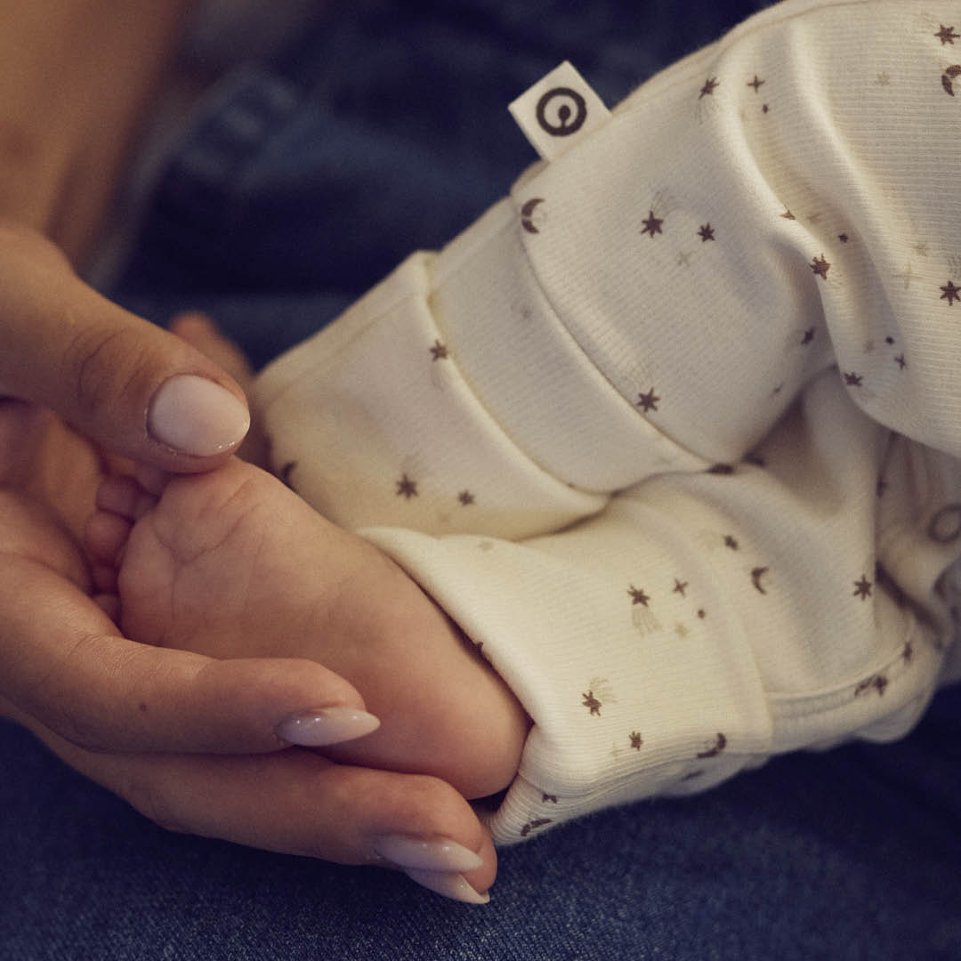 Strampler mit Füßen