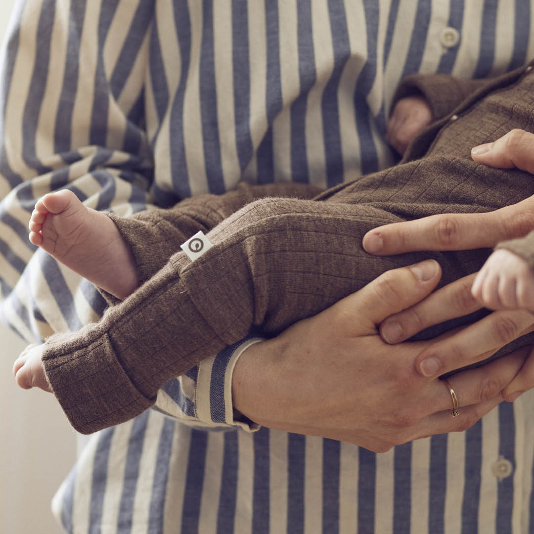 Strampler mit Füßen aus Merinowolle